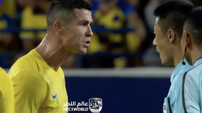 Ronaldo quát trọng tài, đẩy CĐV