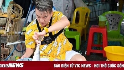Đàm Vĩnh Hưng đi bán cá ngoài chợ để kiếm 500 nghìn đồng