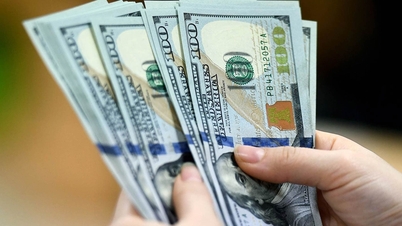Giá USD ngân hàng tiếp đà suy yếu, tự do quay đầu đi lên
