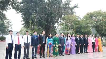 Ủy ban Mặt trận Tổ quốc Việt Nam Thành phố dâng hương tại tượng đài Bác Hồ - Bác Tôn