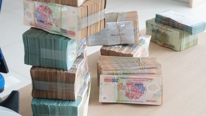 Lãnh đạo Nam Long, Hoa Sen, Thế Giới Di Động bán ra hàng triệu cổ phiếu