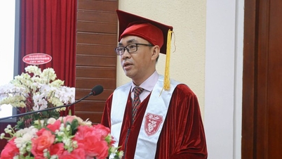 Tân phó giáo sư ĐH Huế và lời cảm ơn bố mẹ đầy xúc động