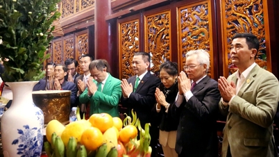 Đoàn Đại biểu Ban Dự án Ngày Quốc Tổ Việt Nam toàn cầu dâng hương tưởng niệm các Vua Hùng