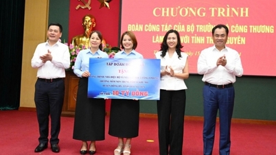គណៈប្រតិភូក្រសួងឧស្សាហ៍កម្ម និងពាណិជ្ជកម្មបានបរិច្ចាគថវិកាចំនួន ១០ ពាន់លានដុង ដើម្បីសាងសង់សាលារៀននៅ Thai Nguyen។