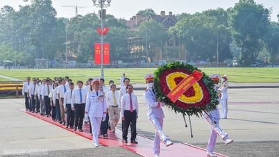 Leaders of the Ministry of Foreign Affairs visit Uncle Ho's Mausoleum on the occasion of the 133rd anniversary of President Ho Chi Minh's birthday