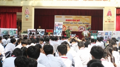Dong Da Secondary School organizes a seminar on drug prevention in schools