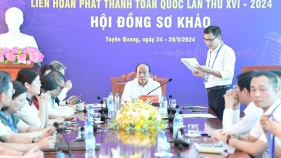លើក​ដំបូង​ដែល​ណែនាំ​ប្រភេទ​ពានរង្វាន់​ផតឃែស្ថ​ដល់​មហោស្រព​វិទ្យុជាតិ