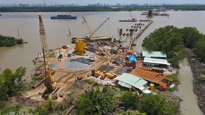 ស្ពានធំជាងគេនៅផ្លូវក្រវ៉ាត់ក្រុងទី៣ ទីក្រុងហូជីមិញ ខ្វះការដ្ឋានសាងសង់