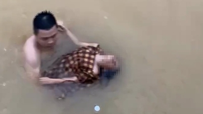 Đang quét sân, chạy vội ra kịp cứu bé gái chìm dưới sông