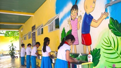 Ho Chi Minh City students have the right to evaluate the quality of toilets and meals at boarding schools.