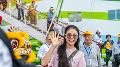 Tàu từ Bắc Hải – Trung Quốc chở hơn 1.000 khách tới vịnh Hạ Long sau nhiều năm gián đoạn