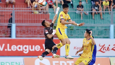 Duy Mạnh giúp Hà Nội FC thắng Khánh Hòa