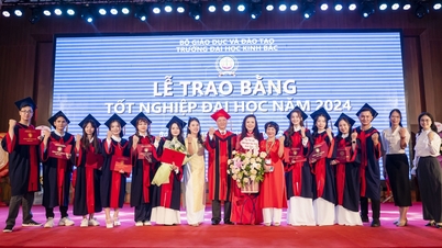 Kinh Bac University awarded graduation certificates and opened the new school year