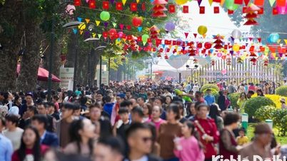 ស្ទះ​ចរាចរណ៍​ដោយសារ​ចំនួន​ភ្ញៀវ​ទេសចរ​ច្រើន។