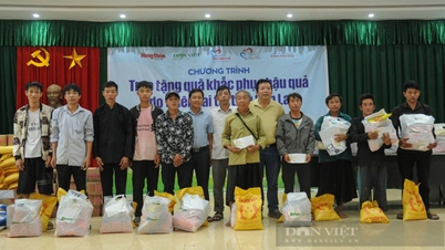 Báo Nông Thôn Ngày Nay phối hợp trao quà, sẻ chia khó khăn người dân vùng lũ Sơn La