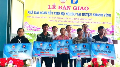 Bàn giao 100 căn nhà Đại đoàn kết cho hộ nghèo tại huyện Khánh Vĩnh