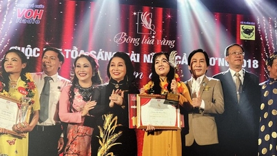 សិល្បករ​រំភើប​ចិត្ត​ចំពោះ​ពាន​រង្វាន់ "អង្ករ​មាស" ក្នុង​ថ្ងៃ​ខួប​កំណើត​គម្រប់ ៣០ ឆ្នាំ។