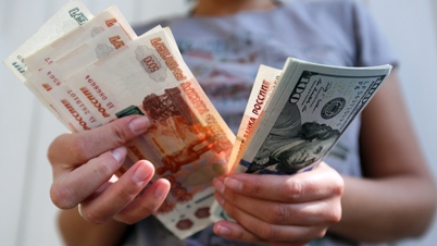 Ruble នៅកម្រិតទាប 7 សប្តាហ៍ធៀបនឹង USD
