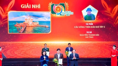 Trao giải Cuộc thi ảnh báo chí, nghệ thuật toàn quốc về Quân đội nhân dân