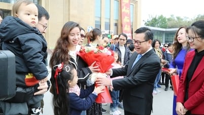 Du khách Quốc tế "xông đất" đầu năm qua Cửa khẩu Quốc tế Móng Cái