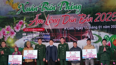 ភាពអ៊ូអរ 'ឆ្មាំព្រំដែននិទាឃរដូវធ្វើឱ្យបេះដូងអ្នកភូមិ' នៅ A Luoi