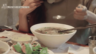 Sao Blackpink 'nghiện' phở Việt, đi lưu diễn ở đâu cũng không quên ăn