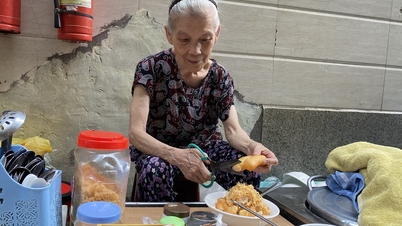 Hàng cháo sườn nguyên bản 30 năm giữa phố cổ
