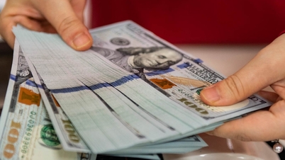 Giá USD tự do tăng mạnh, ngân hàng đi xuống