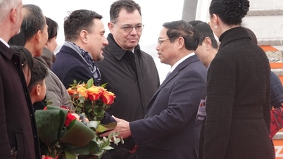 Thủ tướng Phạm Minh Chính đến Bucharest, bắt đầu thăm chính thức Romania
