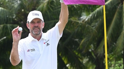Golfer huyền thoại người Anh thực hiện cú đánh 'độc nhất' ở Nha Trang