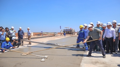 Prime Minister: 'Strive to complete Long Thanh airport 6 months ahead of schedule'