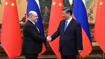 Expressing respect for relations with Beijing, declaring "shoulder to shoulder"