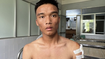 El autobús que transportaba al equipo juvenil de Quang Nam casi cayó al abismo.
