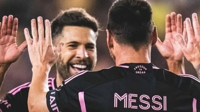 Jordi Alba chỉ trích cuộc bầu chọn Quả bóng vàng bỏ rơi Messi