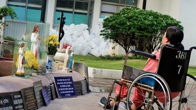 Góc nhỏ tâm linh nơi bệnh viện, bệnh nhân đến cầu nguyện năm mới khỏe mạnh