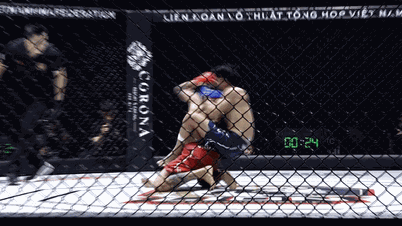 Pha siết cổ khiến học trò của Johnny Trí Nguyễn bị hạ gục