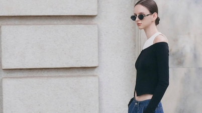 Quần jeans ống loe và bốt, trang phục tối giản linh hoạt gây sốt 2025