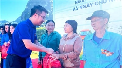 សម្ពោធ​ទិវា​កំពូល​នៃ​អ្នក​ស្ម័គ្រ​ចិត្ត​ដើម្បី​រួម​ដៃ​គ្នា​ក្នុង​ការ​កសាង​ជនបទ​ថ្មី និង​ថ្ងៃអាទិត្យ​បៃតង