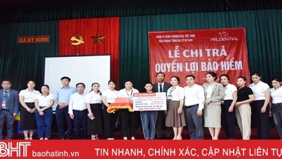 Prudential chi trả gần 1 tỷ đồng quyền lợi bảo hiểm cho 2 khách hàng ở Kỳ Anh