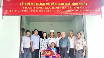 Bộ Tư lệnh Vùng 5 Hải quân tặng “Nhà tình nghĩa” cho người có công với cách mạng tại An Giang