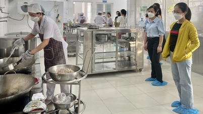Học sinh được quyền lên tiếng về nhà vệ sinh và bữa ăn bán trú