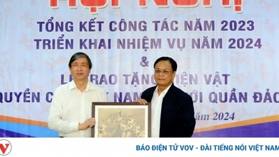 Tặng 2 tư liệu quý về chủ quyền của Việt Nam đối với quần đảo Hoàng Sa