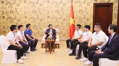 Thủ tướng động viên nhóm sinh viên Việt Nam đạt thành tích tại COP28