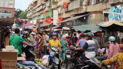 ទី​ផ្សារ​ដ៏​អ៊ូអរ​នៅ​ថ្ងៃ​ទី 30 នៃ​តេត ថាស​ផ្លែ​ឈើ​មាន​តម្រូវ​ការ​ខ្ពស់។