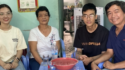 Tấm vé Tiếp sức đến trường đưa em vào giảng đường đổi thay số phận