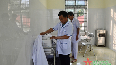 Tháo gỡ khó khăn cho tuyến y tế cơ sở - Bài 2: Nhân lực tuyến y tế cơ sở vừa thiếu, vừa yếu