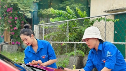 Thanh niên Hà Tĩnh rửa xe gây quỹ tặng trẻ nghèo