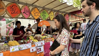 Sôi động lễ hội ẩm thực đường phố Việt Nam tại Paris