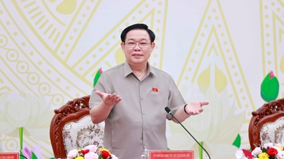 Chủ tịch Quốc hội Vương Đình Huệ làm việc với Ban Thường vụ Tỉnh ủy Sóc Trăng