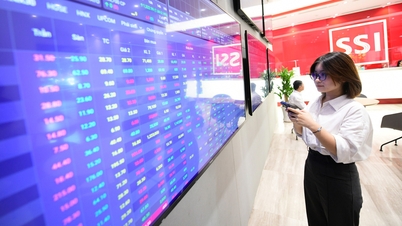 Chứng khoán 'rơi' mạnh cuối phiên, cổ phiếu Sacombank gần chạm sàn
